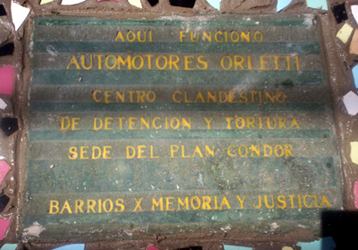 Placa en el Centro Clandestino de Detención "Automotores Orletti"